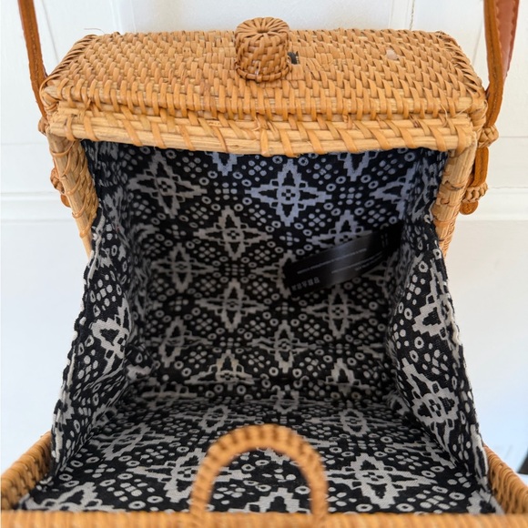 Urban Outfitters Woven Crossbody Bag - Brown with Black Accents - Picture 3 of 6